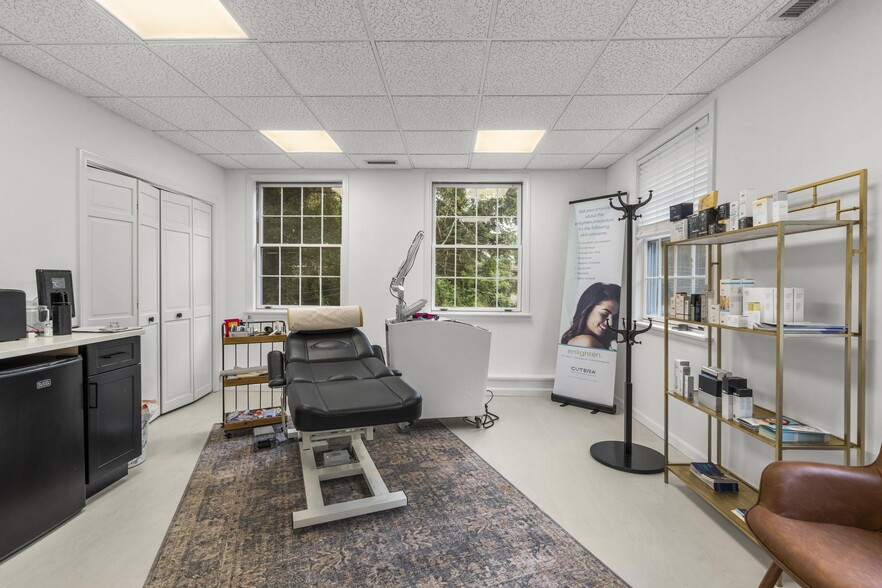 More Photos Of 276 Main St, Farmington Medical For Lease