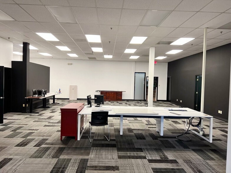 More Photos Of 1600 Heritage Lndg, Saint Charles Office For Lease