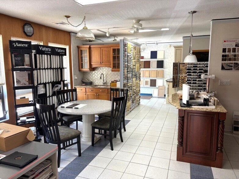 More Photos Of 91 Willenbrock Rd, Oxford Flex For Sale