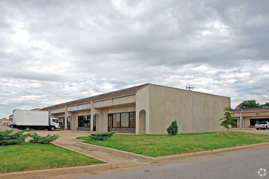 More Photos Of 241 W Wilshire Blvd, Oklahoma City Light Manufacturing For Lease