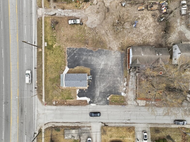 More Photos Of 625 W 23rd St, Independence Storefront Retail Office For Sale