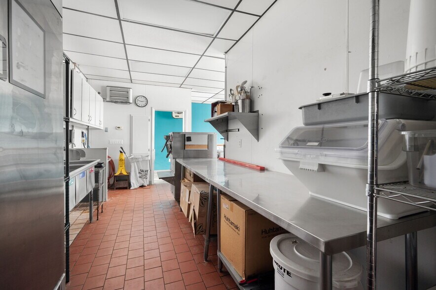 More Photos Of 17 S Main St, Brooklyn Freestanding For Sale