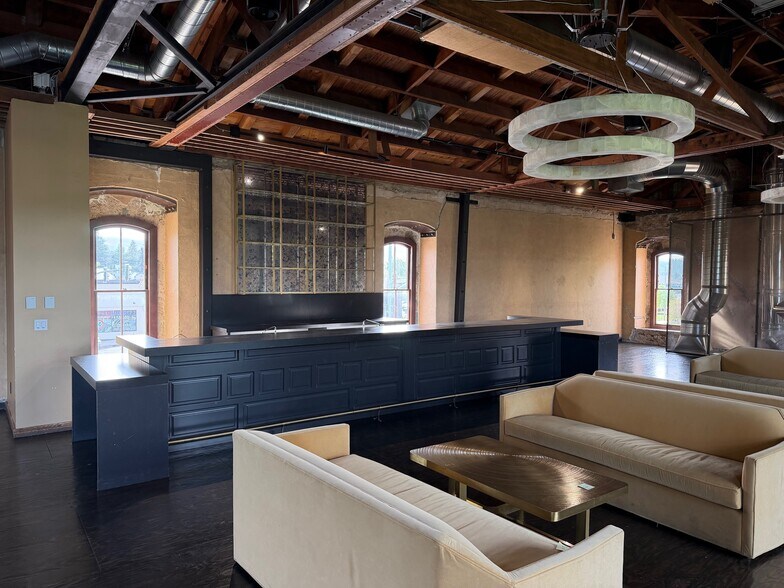 More Photos Of 920-930 3rd St, Napa Flex For Lease