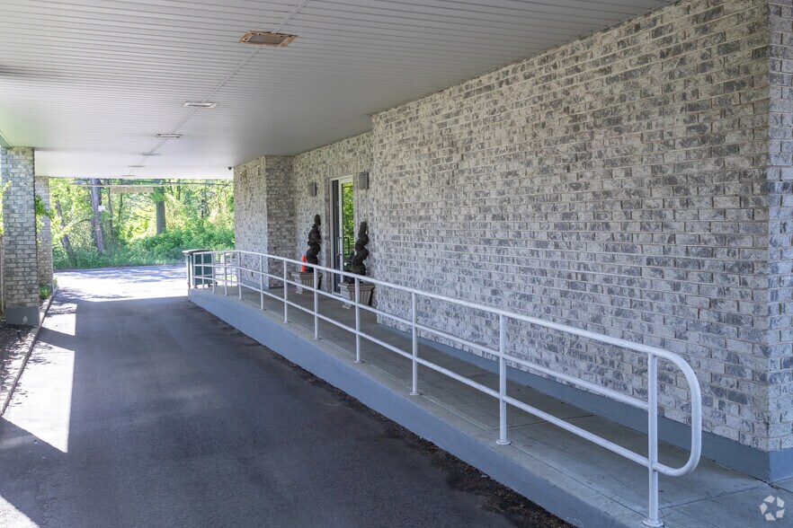 More Photos Of 4830 Arthur Kill Rd, Staten Island Office For Lease