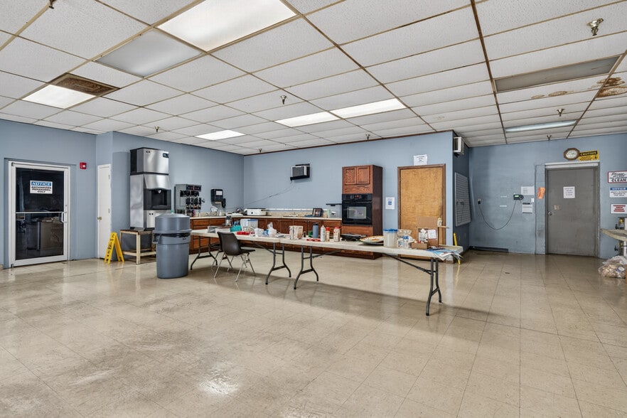 More Photos Of 310 Pennington Dr, Paris Manufacturing For Sale