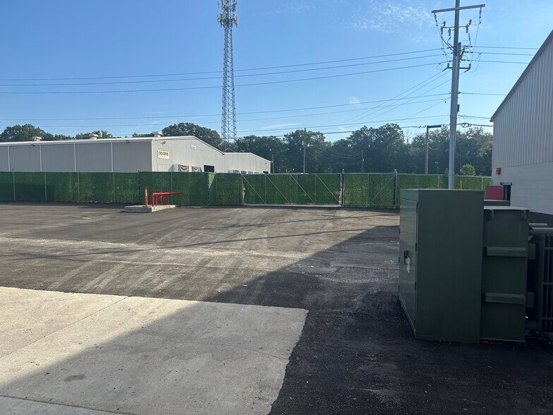 More Photos Of 63 Industrial Dr, Cartersville Manufacturing For Lease