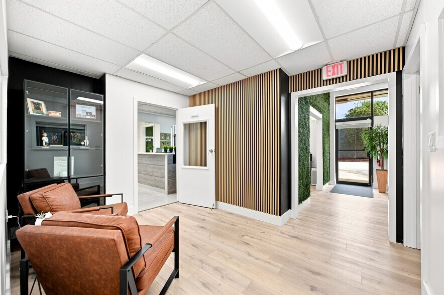 More Photos Of 610-618 NE 124th St, North Miami Office For Sale