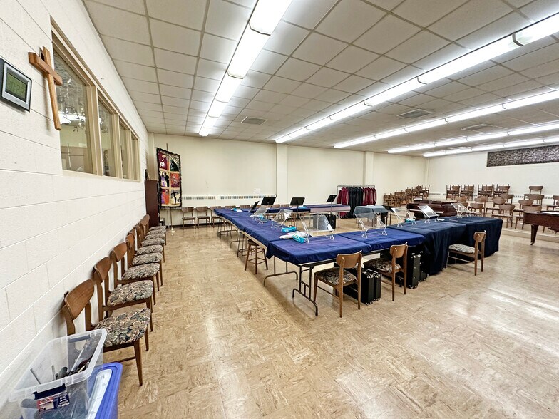 More Photos Of 215 N Court St, Rockford Religious Facility For Sale