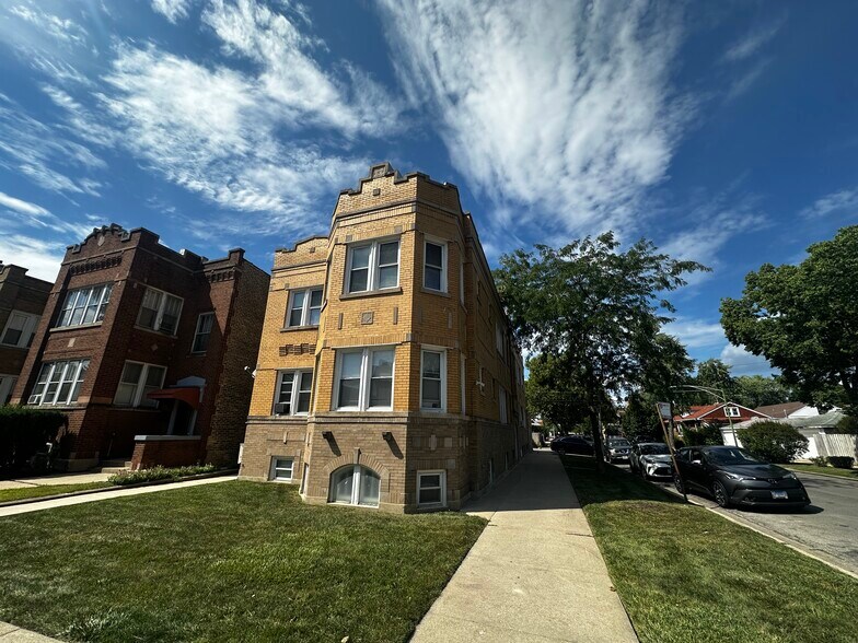 More Photos Of 3100 N LeClaire Ave, Chicago Apartments For Sale