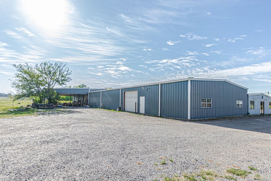More Photos Of 700 N Main St, Lexington Warehouse For Lease