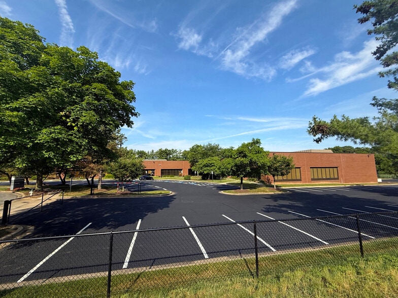 More Photos Of 5200 Philadelphia Way, Lanham Research And Development For Sale