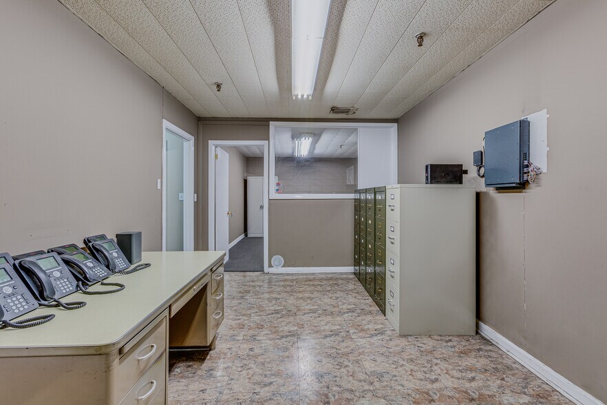 More Photos Of 1000 Gilway St, Holly Hill Light Distribution For Sale