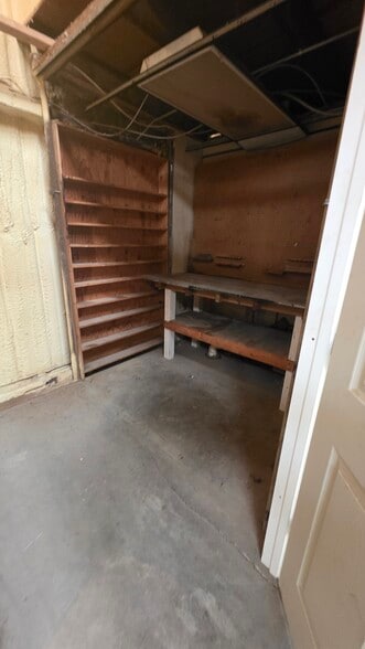 More Photos Of 1609 E Taylor Ave, Midland Warehouse For Sale