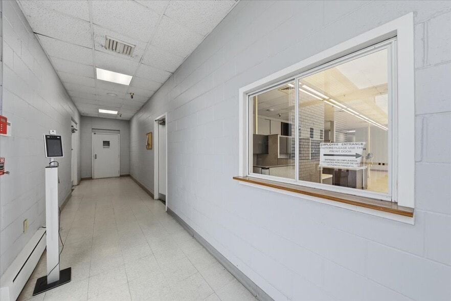 More Photos Of 440 Northland Blvd, Forest Park Manufacturing For Lease