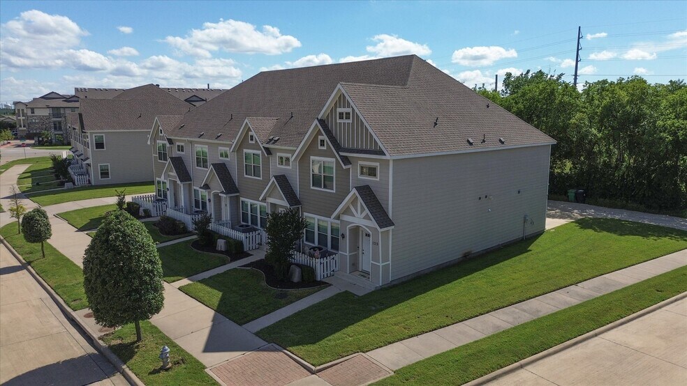 More Photos Of 101 Springtree St, Denton Apartments For Sale