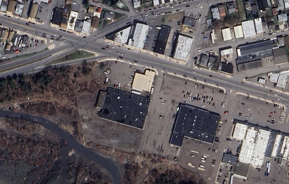 More Photos Of 702 W Broad St, Hazleton Freestanding For Sale