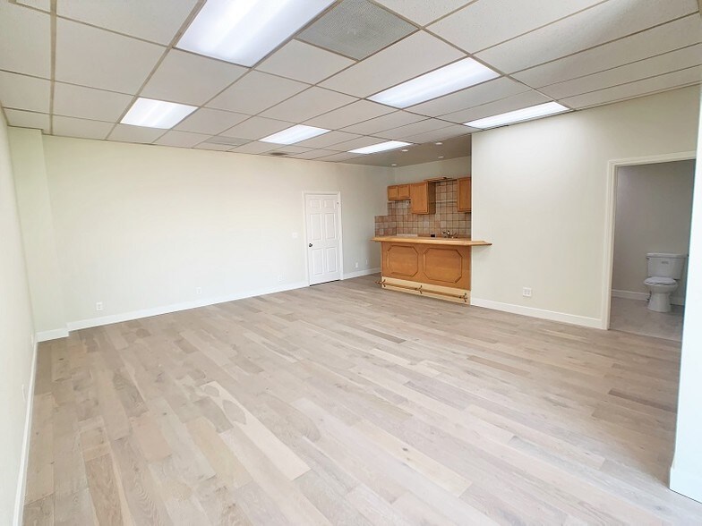 More Photos Of 935 N Vignes St, Los Angeles Auto Dealership For Lease