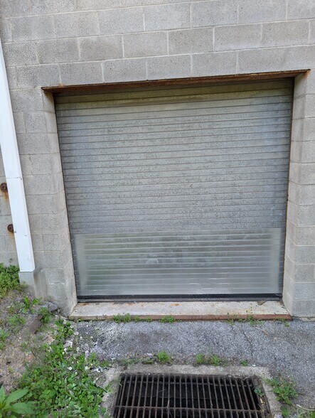 More Photos Of 40 3rd St, Walnutport Warehouse For Lease