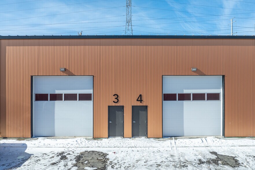 More Photos Of 12 Heatherglen Pl, Calgary Manufacturing For Lease