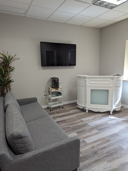 More Photos Of 60 Queens St, Syosset Medical For Sale