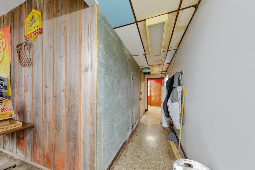 More Photos Of 209 N 5th Ave E, Truman Freestanding For Sale