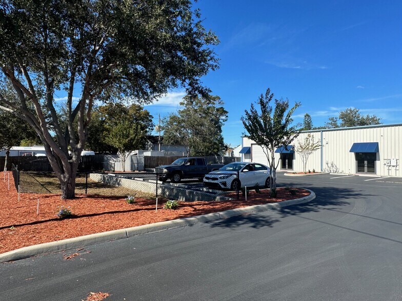 More Photos Of 6679 Treeland Ave, Largo Warehouse For Lease