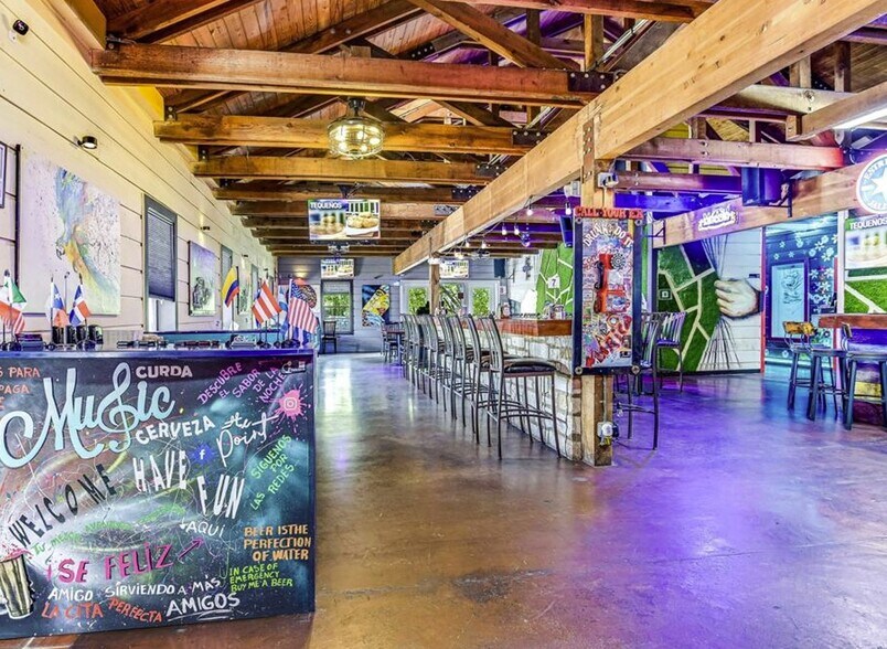 More Photos Of 910 Round Rock Ave, Round Rock General Retail For Sale