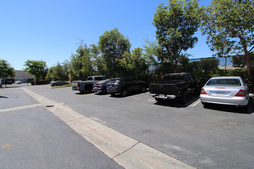 More Photos Of 15853 Monte St, Sylmar Distribution For Lease