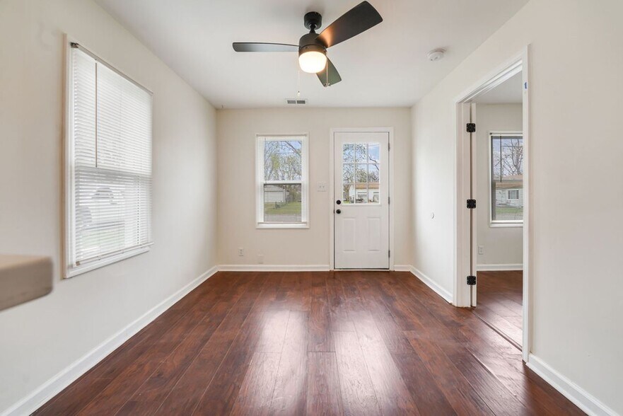 More Photos Of 2550 Broadway St, New Albany Apartments For Sale