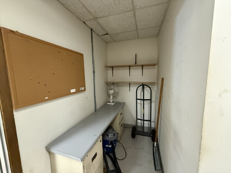 More Photos Of 1301-1315 21st St, Zion Unknown For Lease