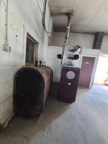 More Photos Of 4547 State Route 52, Jeffersonville Auto Repair For Sale