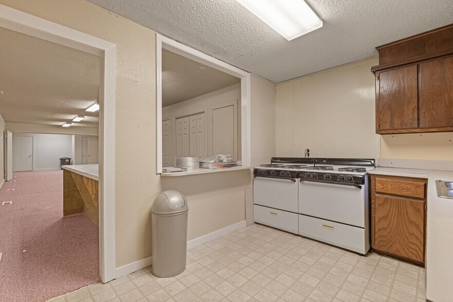 More Photos Of 207 S Bixby St, Coweta Religious Facility For Sale