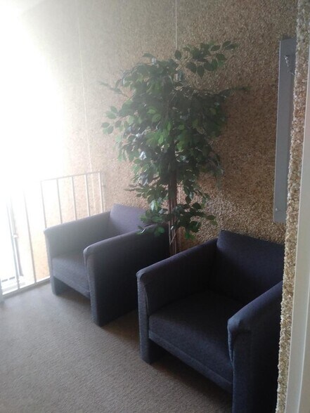 More Photos Of 498 Inman Ave, Colonia Office For Lease