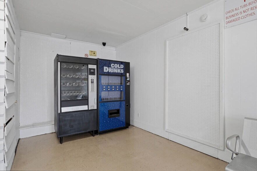 More Photos Of 450 Stephens St, Rochelle Storefront Retail Office For Sale