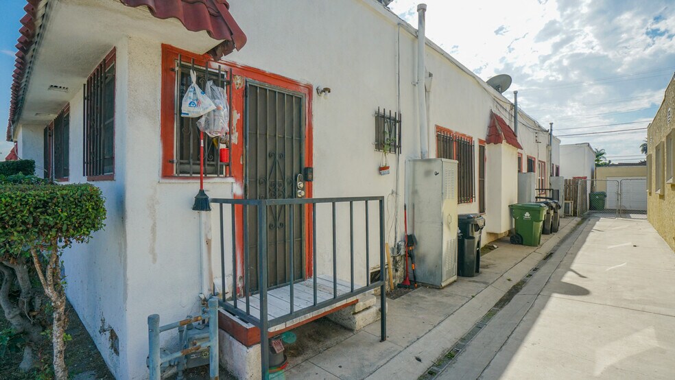 More Photos Of 1462 W 53rd St, Los Angeles Apartments For Sale