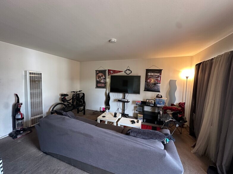 More Photos Of 2550 35th Ave, Oakland Apartments For Sale