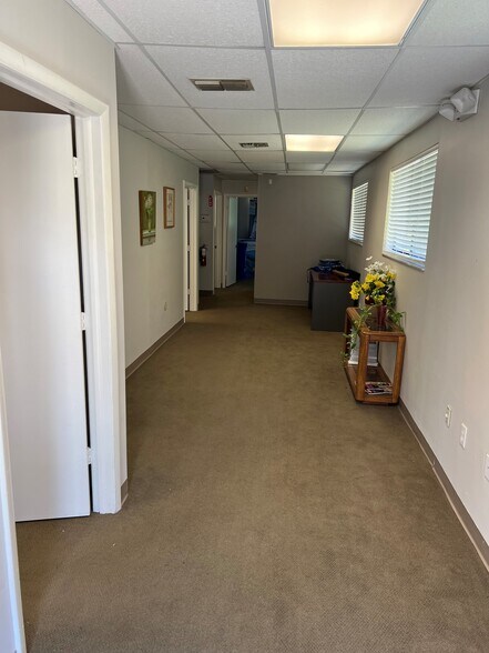 More Photos Of 6225 Presidential Ct, Fort Myers Office For Lease
