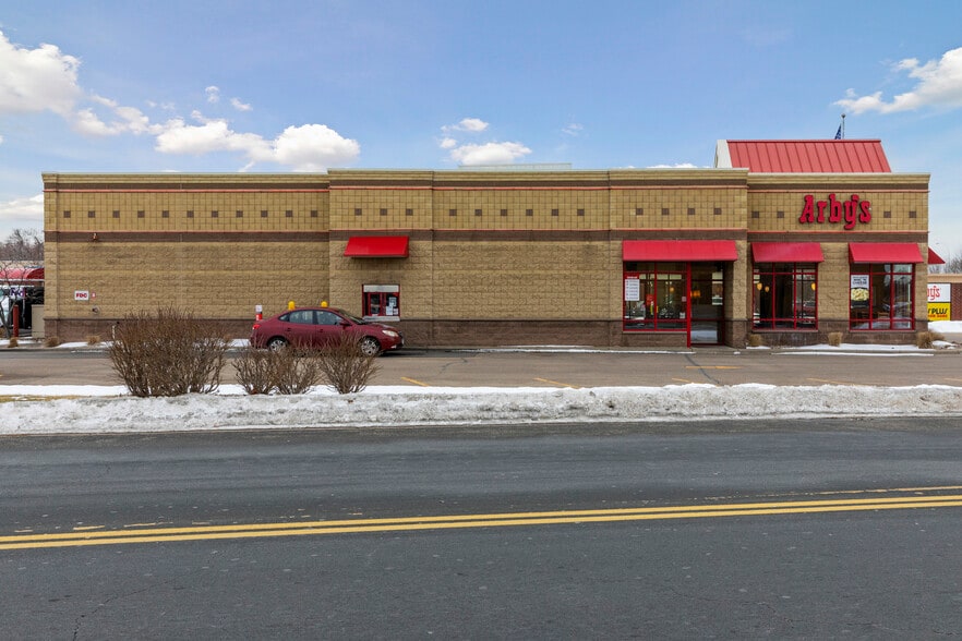 More Photos Of 8010 Old Carriage Ct, Shakopee Fast Food For Lease