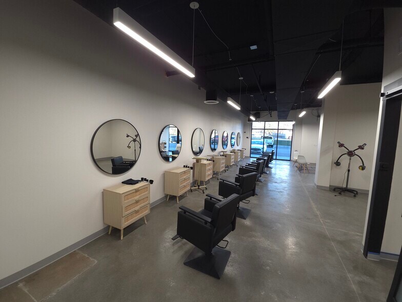 More Photos Of 7510 N Oak Trfy, Gladstone Apartments For Lease