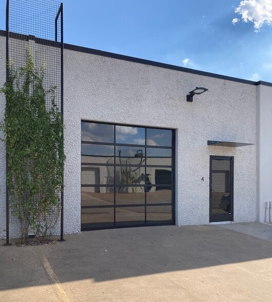 More Photos Of 17811 Davenport Rd, Dallas Distribution For Lease