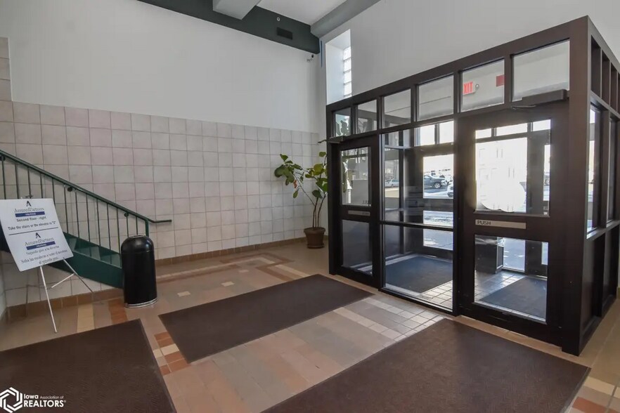 More Photos Of 11 E Church St, Marshalltown Office Residential For Lease