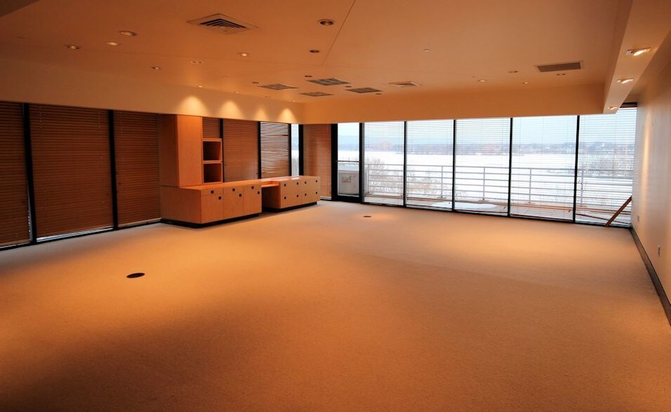 More Photos Of 1000 N Front St, Wormleysburg Office Residential For Lease