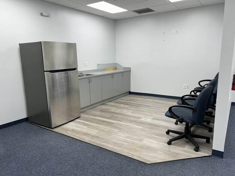 More Photos Of 11 Commerce Blvd, Palm Coast Manufacturing For Lease