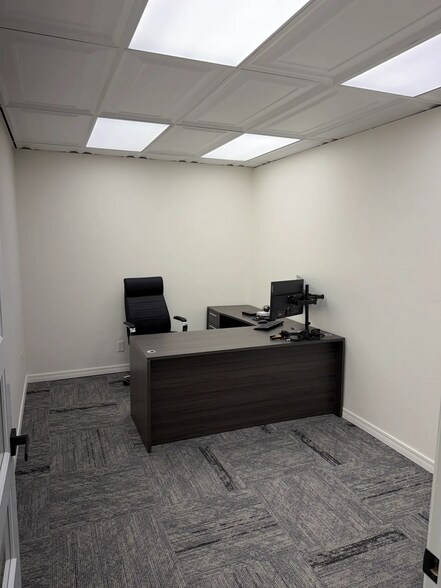 More Photos Of 2912 Lakeside Dr, Oklahoma City Office For Lease