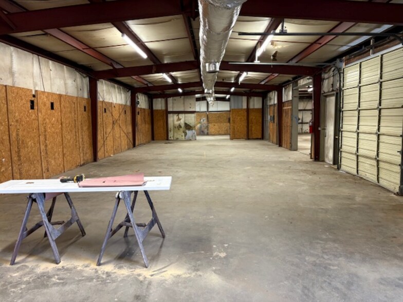 More Photos Of 4628 Commercial Dr, Huntsville Warehouse For Lease