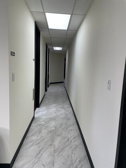 More Photos Of 3707 Westcenter Dr, Houston Office For Lease
