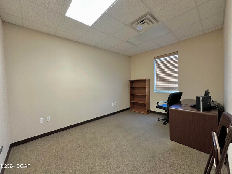 More Photos Of 2702 Cunningham Ave, Joplin Medical For Lease