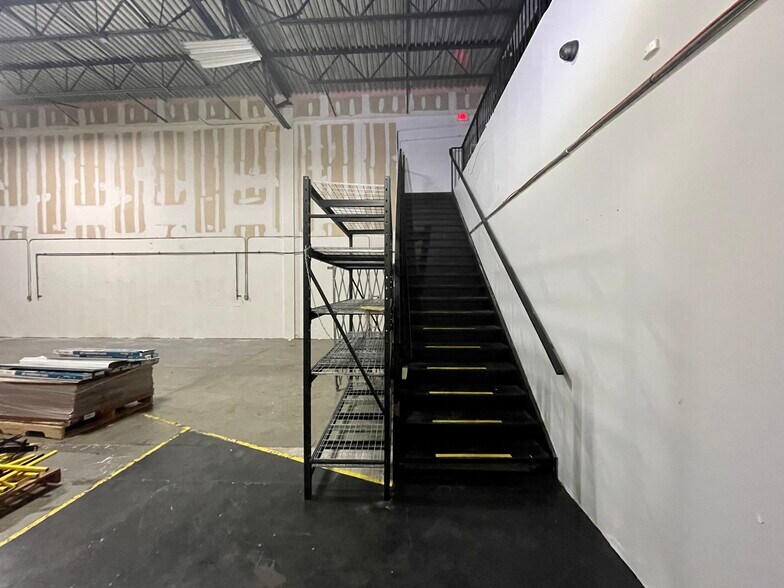 More Photos Of 3700-3718 SW 30th Ave, Fort Lauderdale Warehouse For Sale