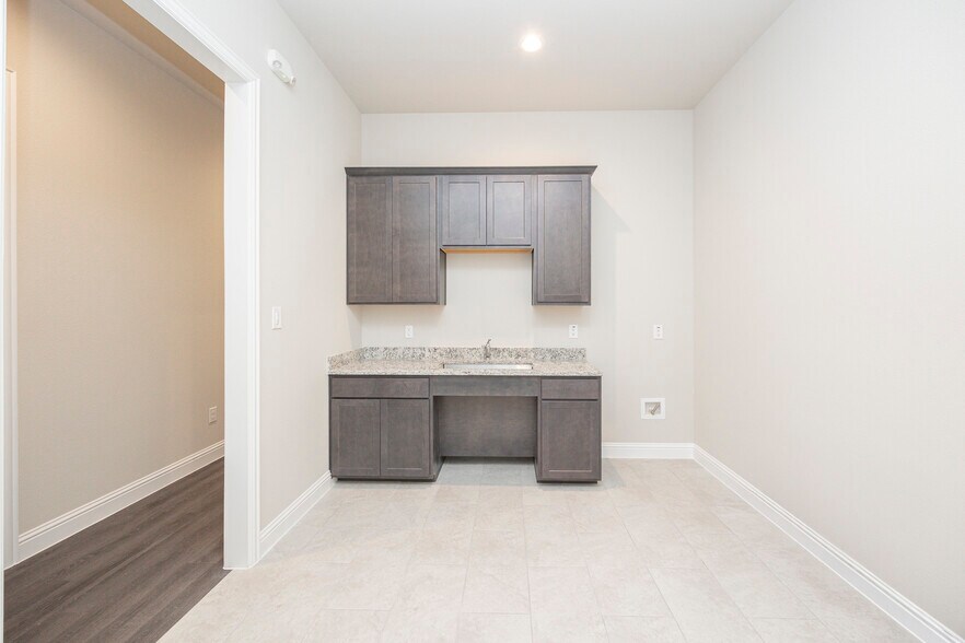 More Photos Of 6000 Alma Rd, McKinney Office For Lease