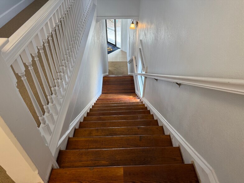 More Photos Of 113 E 3rd St, Taylor Storefront Retail Office For Lease